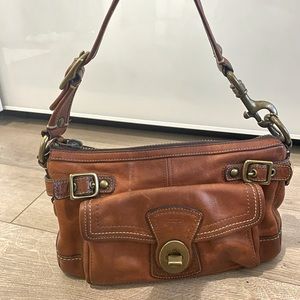 Coach leather handbag in brown color.